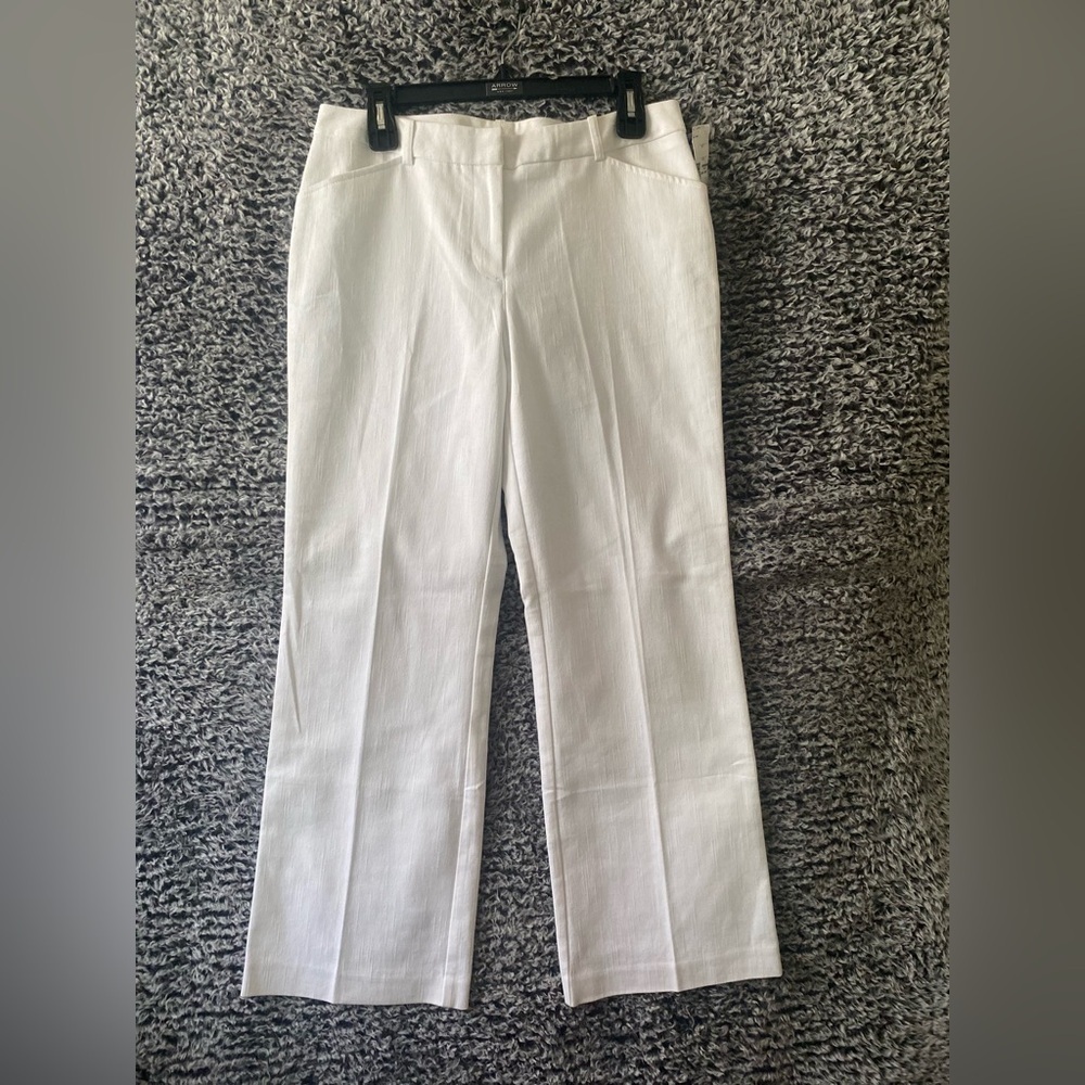 Worthington Women’s modern fit White capris - Size 10P